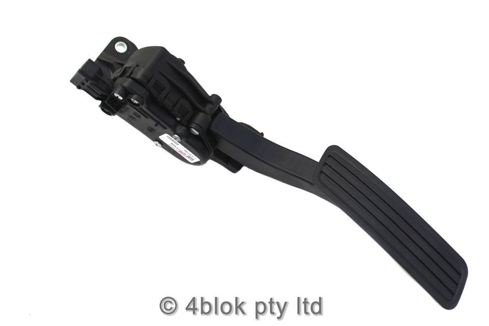 VE Accelerator throttle pedal fly by wire 92213646XT M NOS